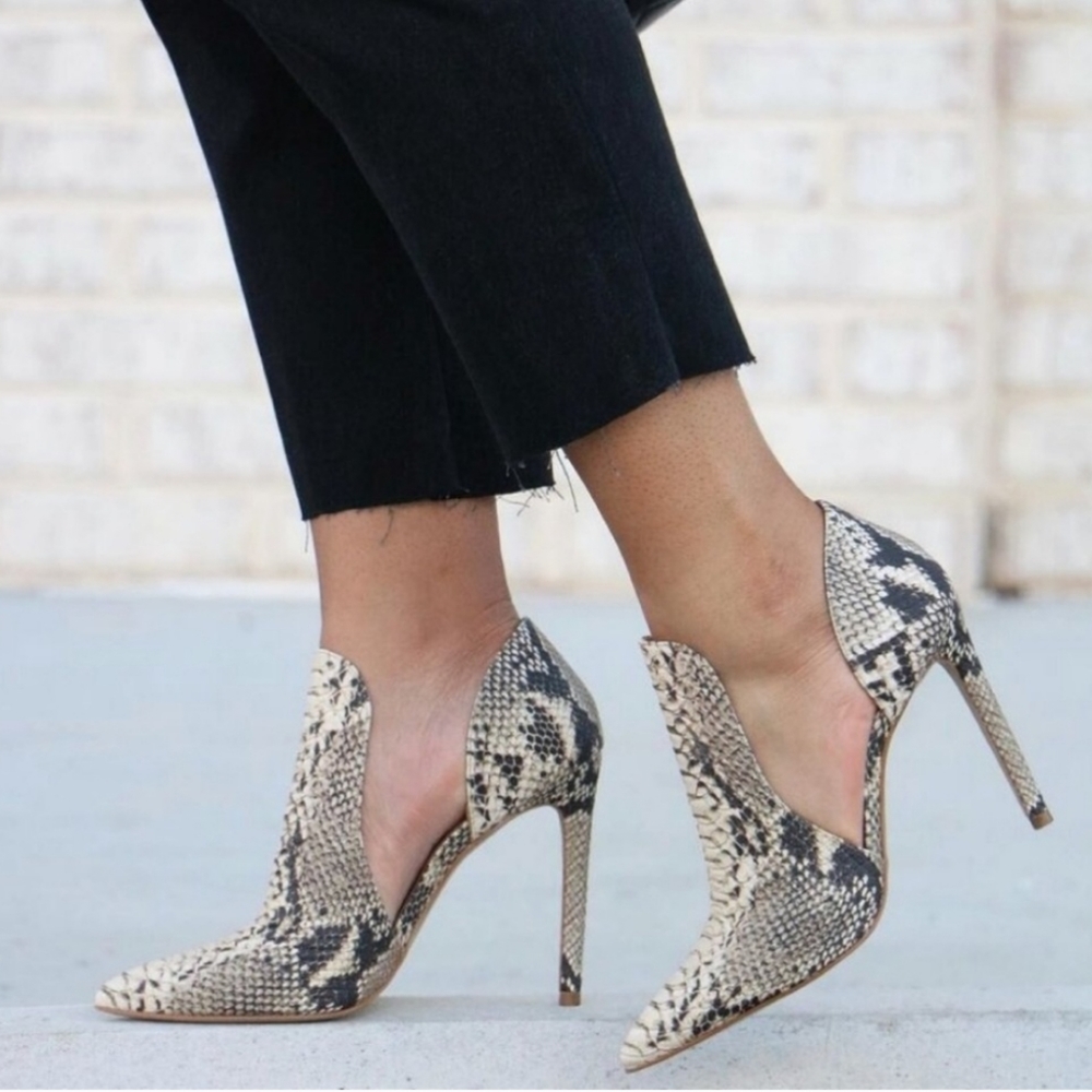 Steve Madden Snakeskin Dolly Pump size 6.5